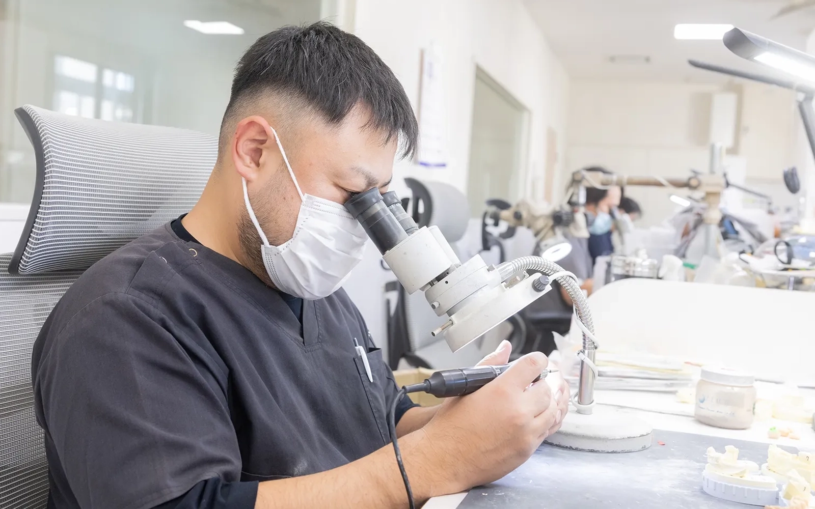 院内技工所との連携で、精密なブリッジを短期間で作製