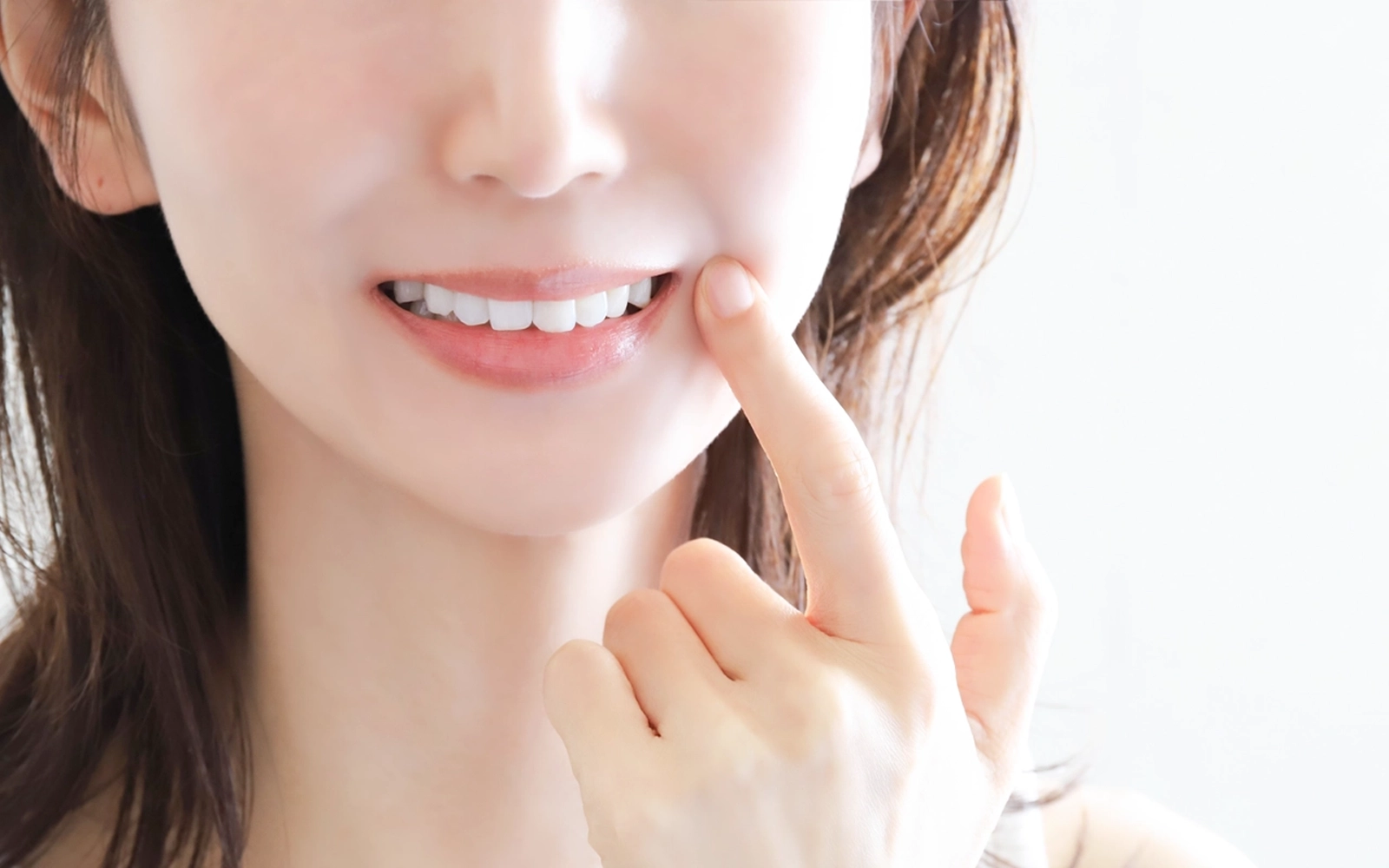 神経をとった歯の変色にはウォーキングブリーチで対応